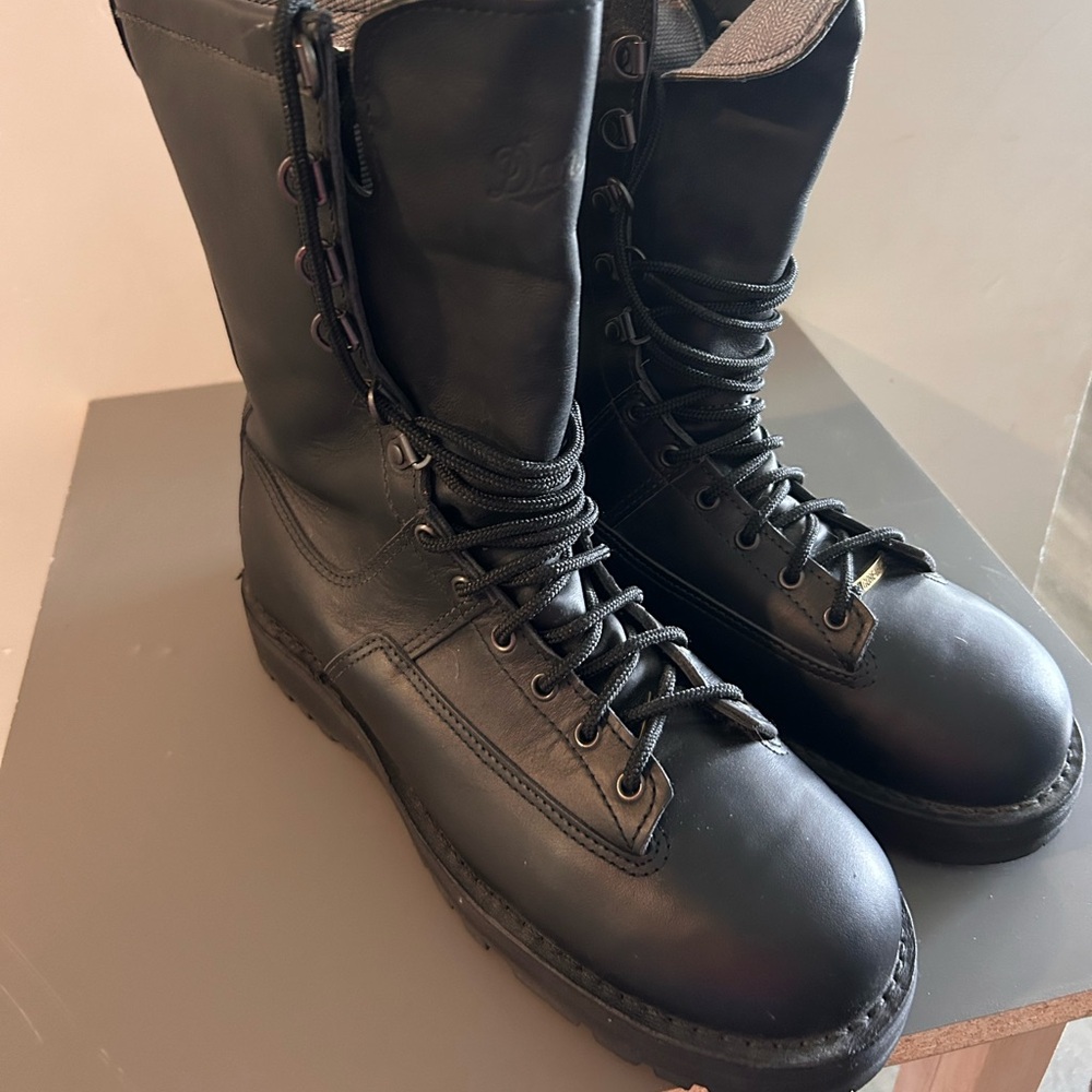 New Danner insulated steel toe boots